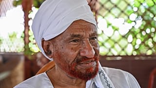 زعيم حزب الأمة السوداني الصادق المهدي