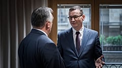 Orbán Viktor és Mateusz Morawiecki a visegrádi országok egyeztetésén, a brüsszeli EU-csúcs ülése előtt 2020. október 1-jén.