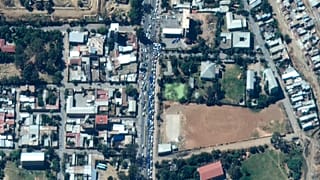 Autók állnak sorba benzinért a Tigré régió központjában, Etiópiában