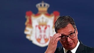 Il presidente serbo Aleksandar Vučić durante una conferenza stampa a Belgrado