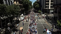 La coda chilometrica per l'ultimo saluto a Maradona, a Buenos Aires, Argentina