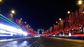 Francia se prepara para unas Navidades atípicas entre optimismo y prudencia
