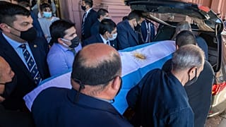 Caixão de Maradona sai da Casa Rosada