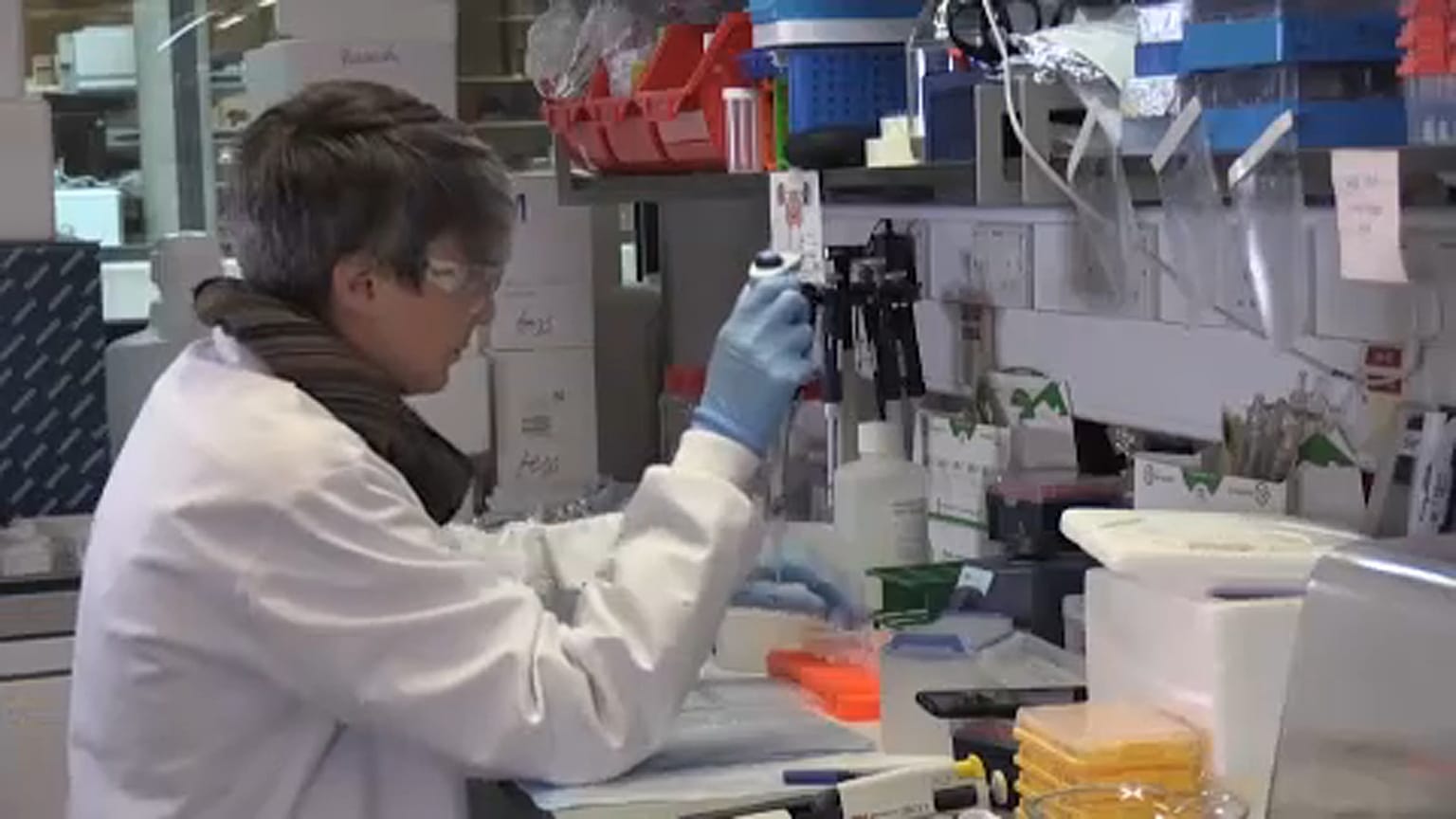 AstraZeneca: il vaccino tra 'stop and go', attesa per la pubblicazione