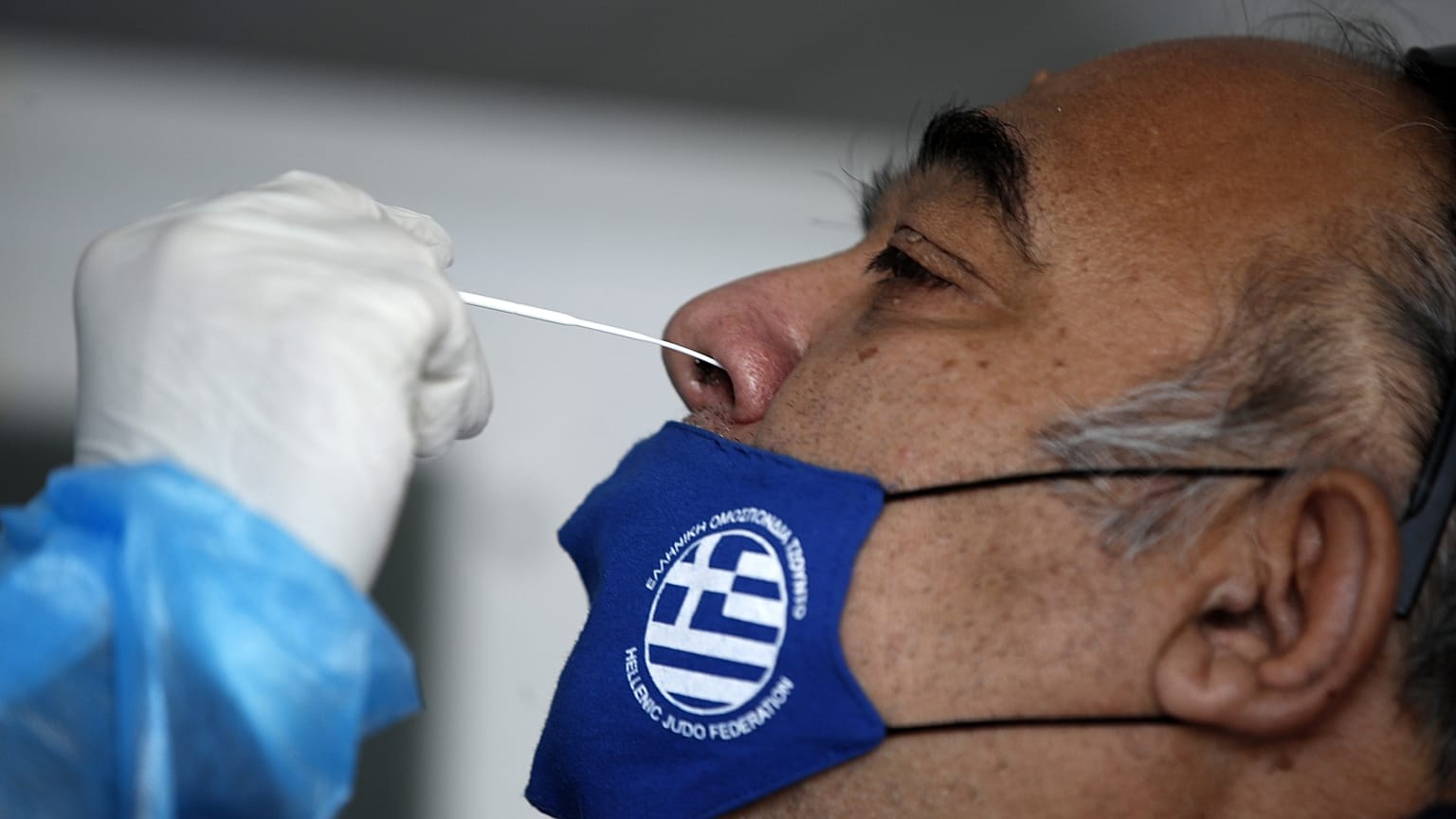 Διενέργεια rapid tests από κινητές μονάδες του ΕΟΔΥ