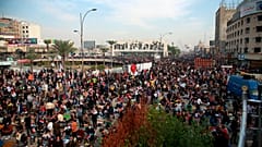 ده‌ها هزار نفر از هواداران مقتدی صدر در بغداد راهپیمایی کردند