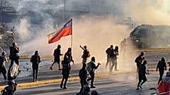 Disturbios y graves incidentes en Santiago de Chile durante las protestas contra Sebastián Piñera