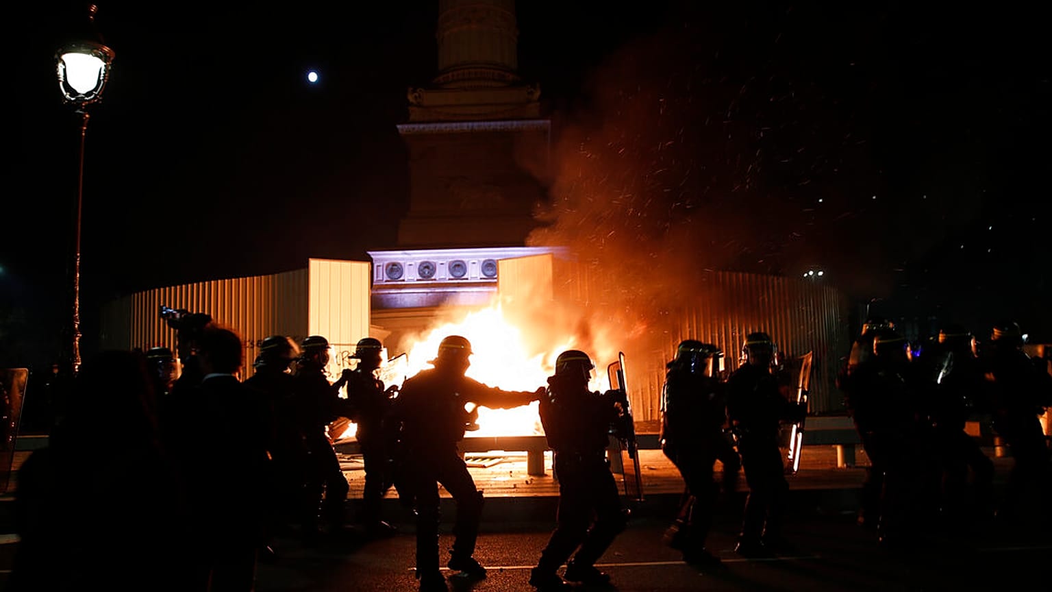 Εικόνες από τη χθεσινή διαδήλωση στο Παρίσι