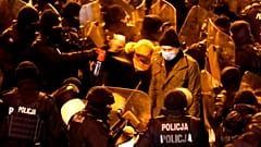 Polícia usa gás lacrimogéneo contra deputada da oposição, Barbara Nowacka
