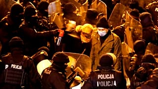 Polícia usa gás lacrimogéneo contra deputada da oposição, Barbara Nowacka