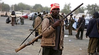 A Boko Haram ellen harcoló nigériai önkéntes 2020 októberében