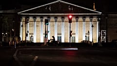 НацАссамблея дала исполнительной власти возможность ввести режим ЧС, действующий до 16 февраля, и в рамках этого закона часть экономики страны закрыта