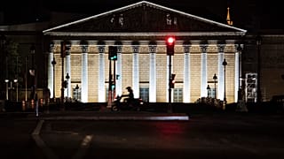 НацАссамблея дала исполнительной власти возможность ввести режим ЧС, действующий до 16 февраля, и в рамках этого закона часть экономики страны закрыта