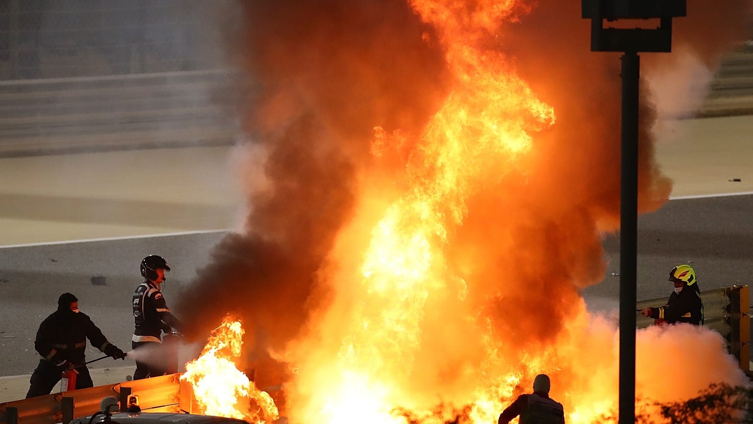 F1: 11η νίκη για Χάμιλτον - Τρομακτικό ατύχημα του Γκροζάν