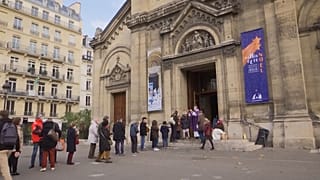 Priest asking worshippers to get in faster to avoid standing in groups