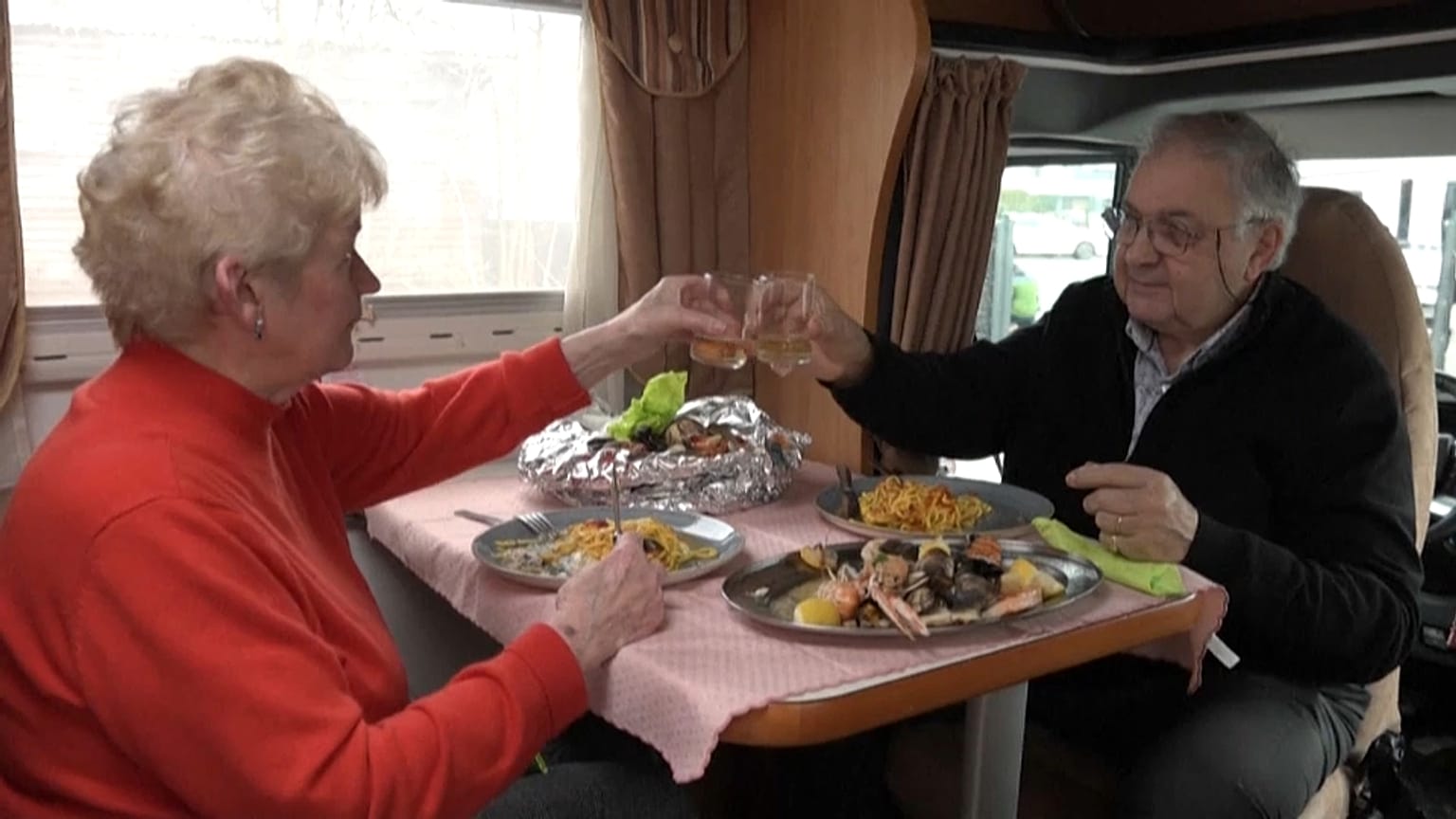 Un couple dans un camping-car en Belgique