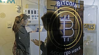 استقبال مردم از خودپرداز بیتکوین در هنگکنگ
