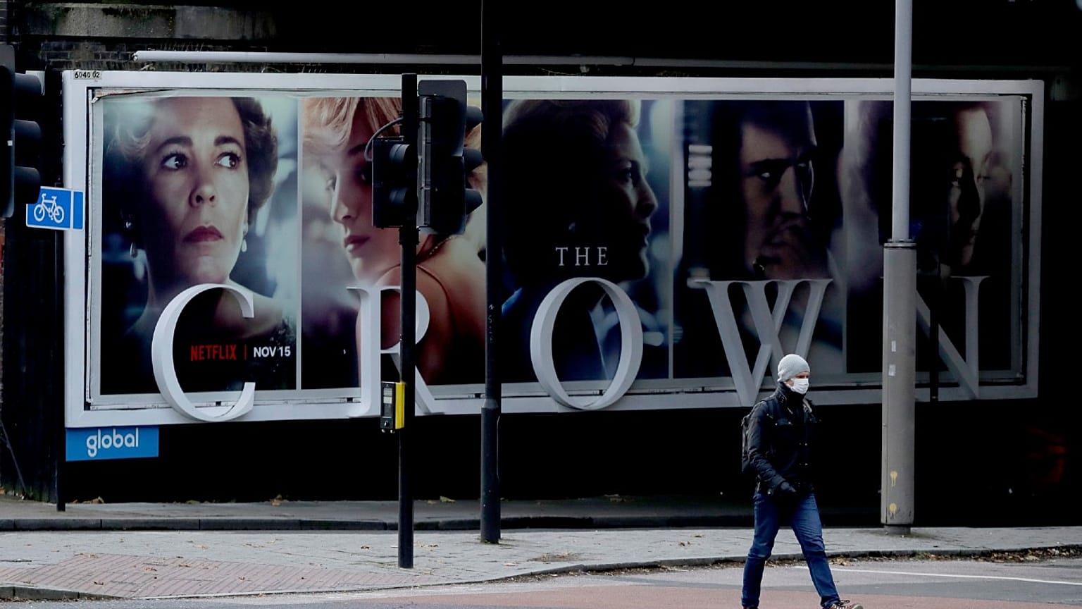  لوحة إعلانية للمسلسل  The Crown، لندن، 20 نوفمبر 2020