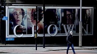  لوحة إعلانية للمسلسل  The Crown، لندن، 20 نوفمبر 2020
