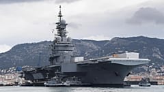 Fransız uçak gemisi Charles de Gaulle