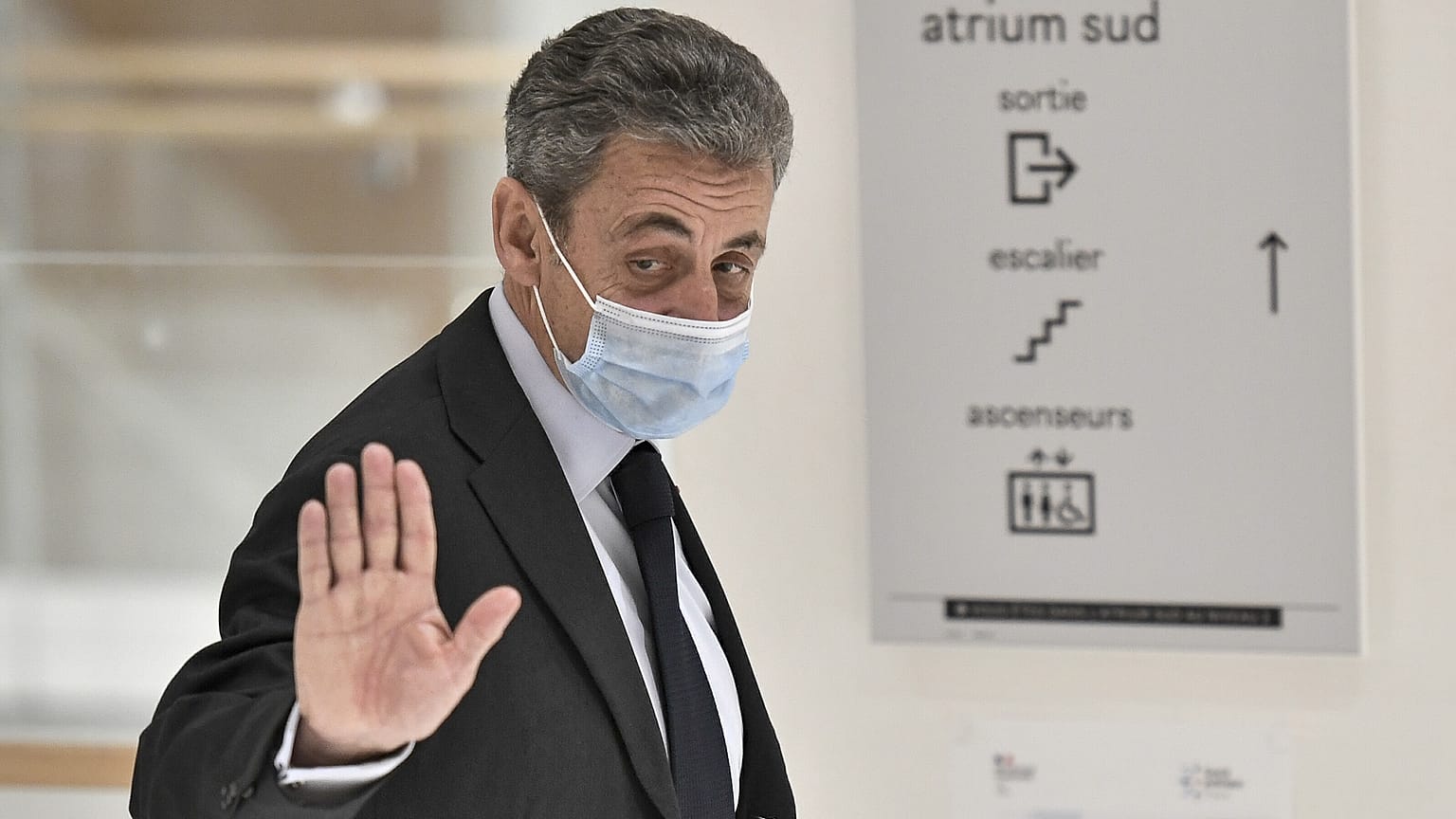 Ξεκίνησε η δίκη του Σαρκοζί - «Αχρειότητες» χαρακτήρισε τις κατηγορίες