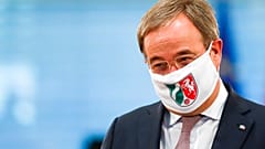 Armin Laschet mit Maske (Archiv)