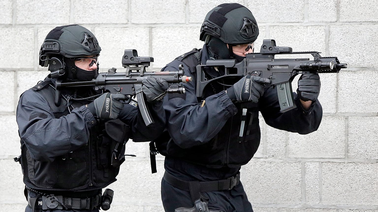 Tatbikat yapan Alman polisi (arşiv)