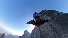 Un traje con alas para sobrevolar acantilados