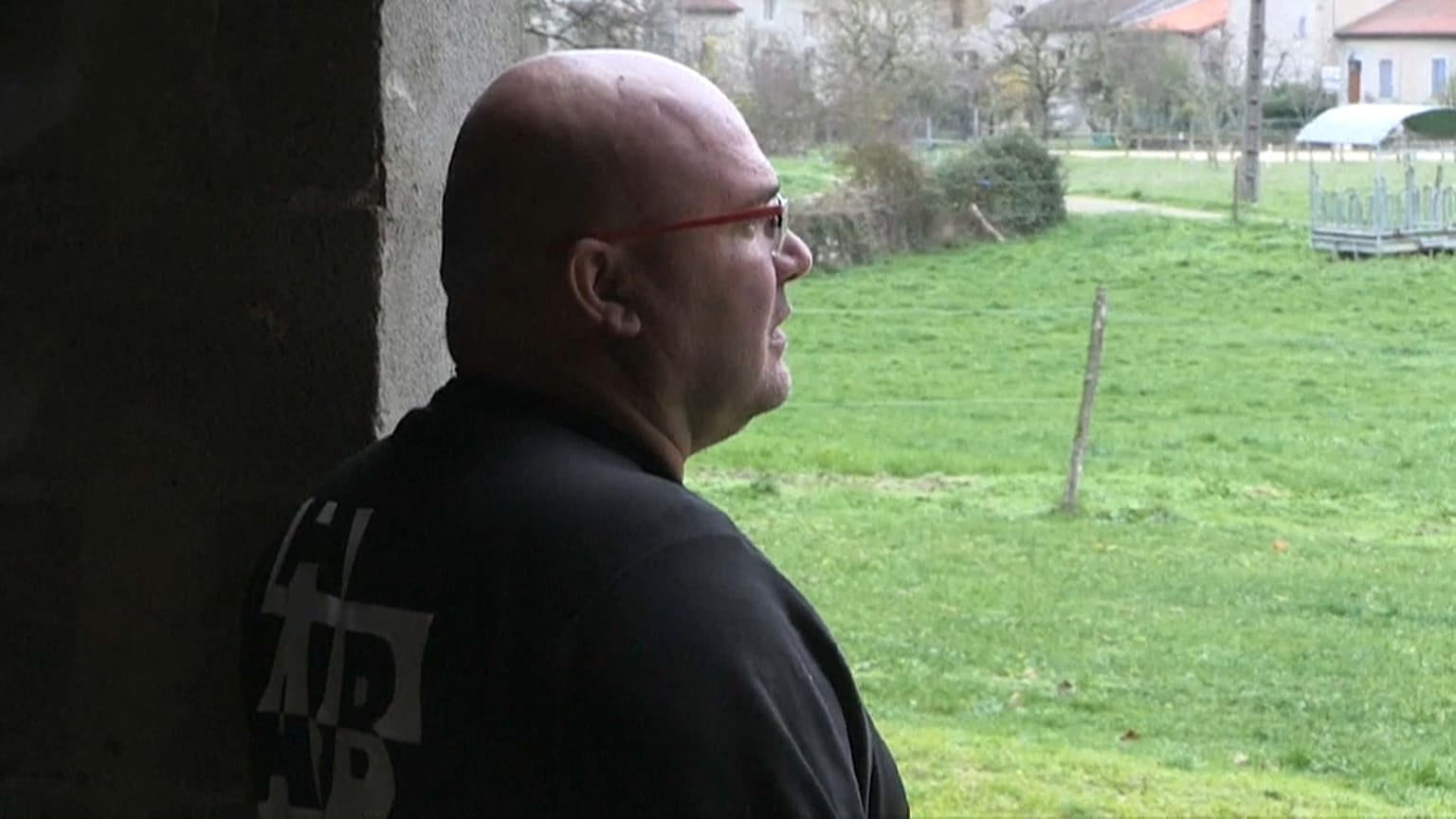 Matthieu Marcon, dans son exploitation