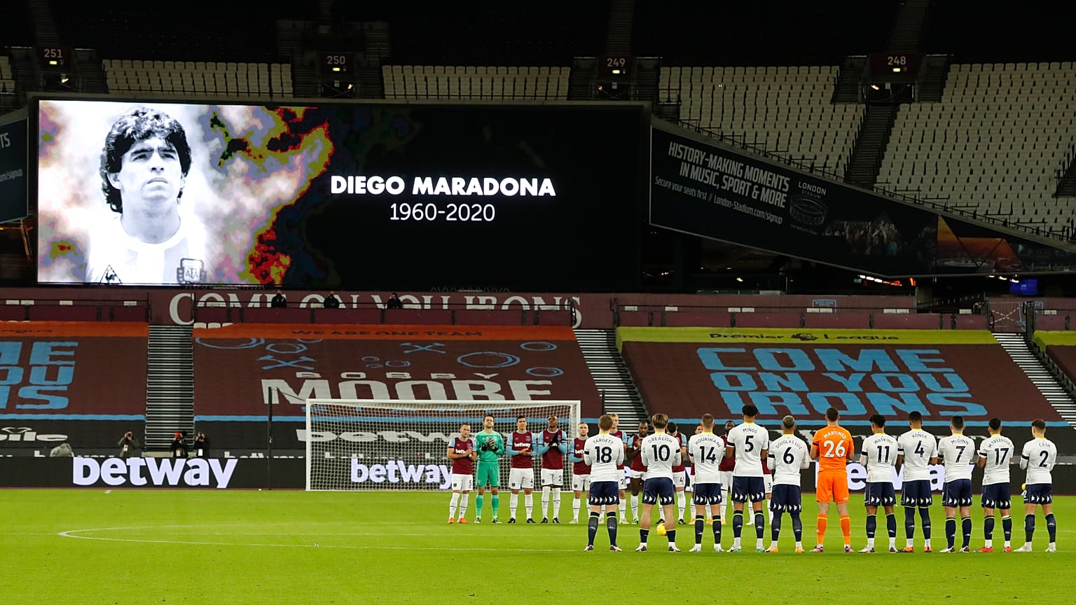 İngiltere Premier League'de Maradona'ya saygı duruşu