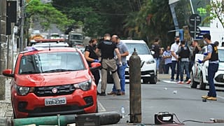 الشرطة البرازيلية تجمع الأدلة المتعلقة بعملية السطو المسلح الذي نفذه عشرات الأشخاص المسلحين على مصرف جنوبي البلاد