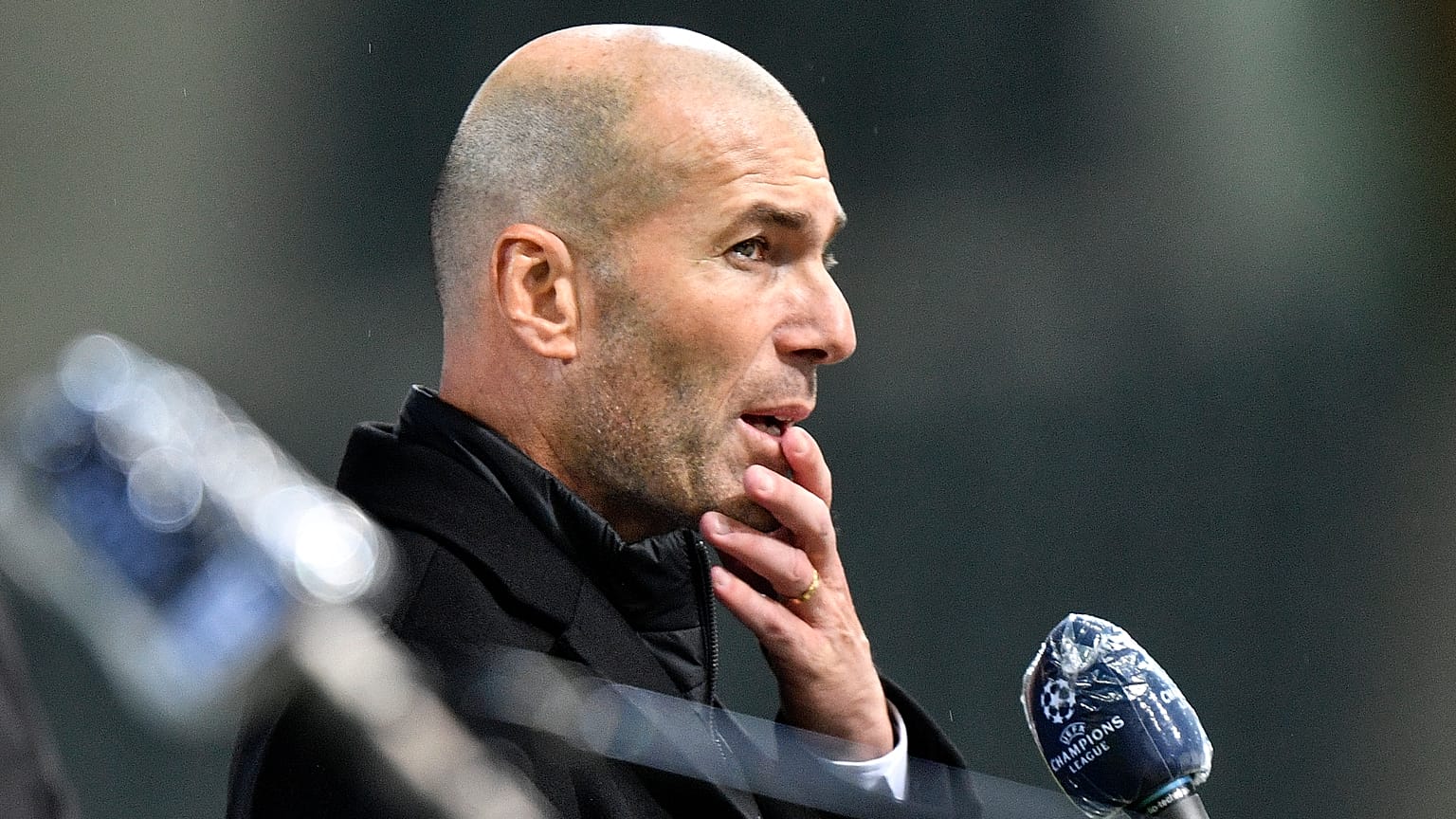 مدرب نادي ريال مدريد زين الدين زيدان