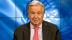 Генсек ООН призвал человечество прекратить "самоубийственную войну"