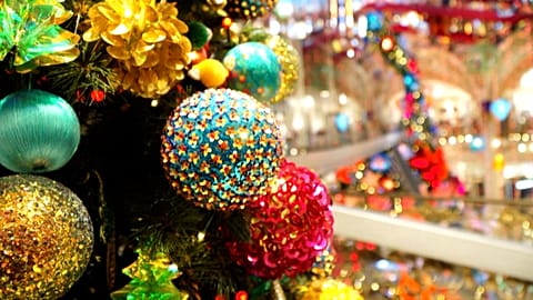 Üppig wie immer: Pariser Weihnachtsschmuck