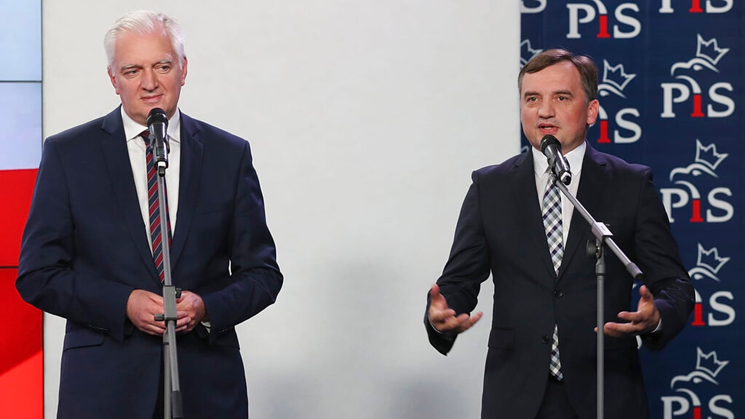 Baloldalt Jaroslaw Gowin lengyel minsizterelnök-helyettes