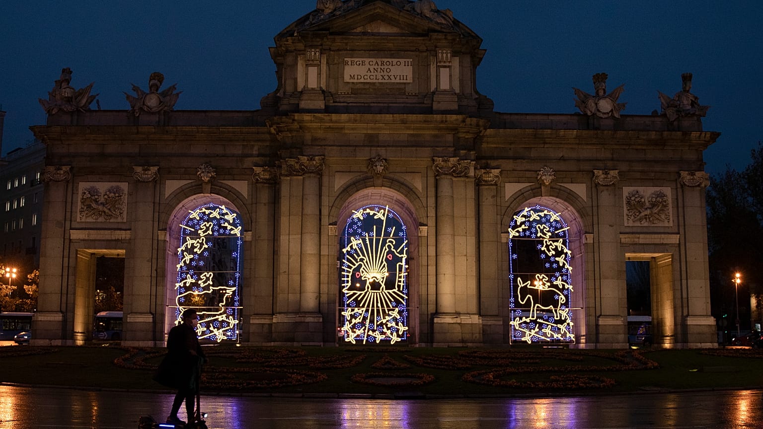 La Puerta de Alcalá con iluminación navideña, Madrid 27/11/2020