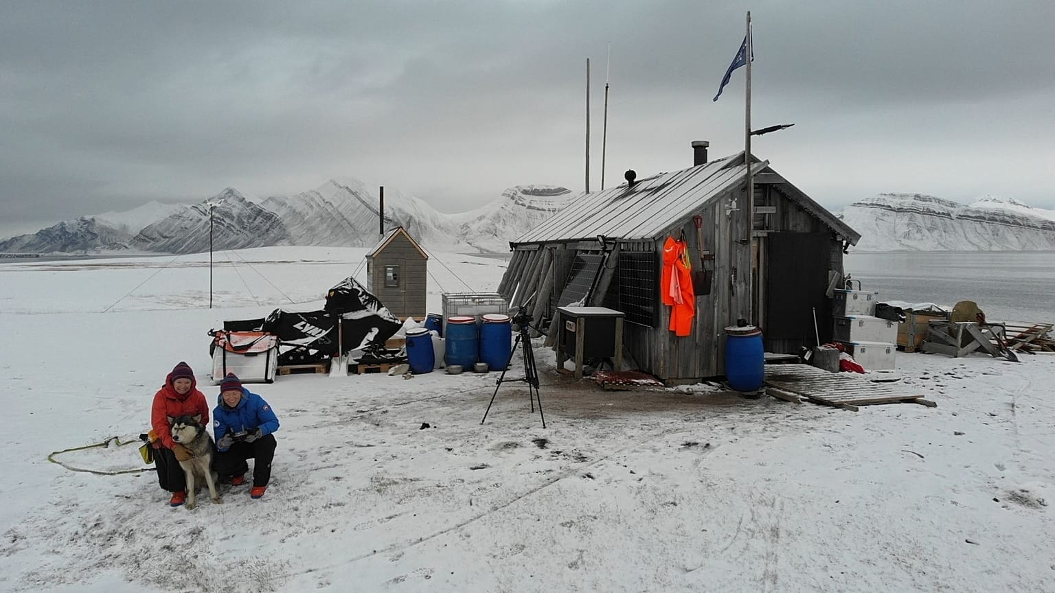 Sunniva Sorby, Hilde Fålun Strøm in front of the remote trappers cabin known as Bamsebu, where they ended up locked down during the pandemic.