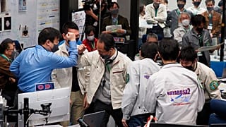 Kapsülün Hayabusa2 uzay aracından ayrılışı komuta merkezinde coşkuyla karşılandı