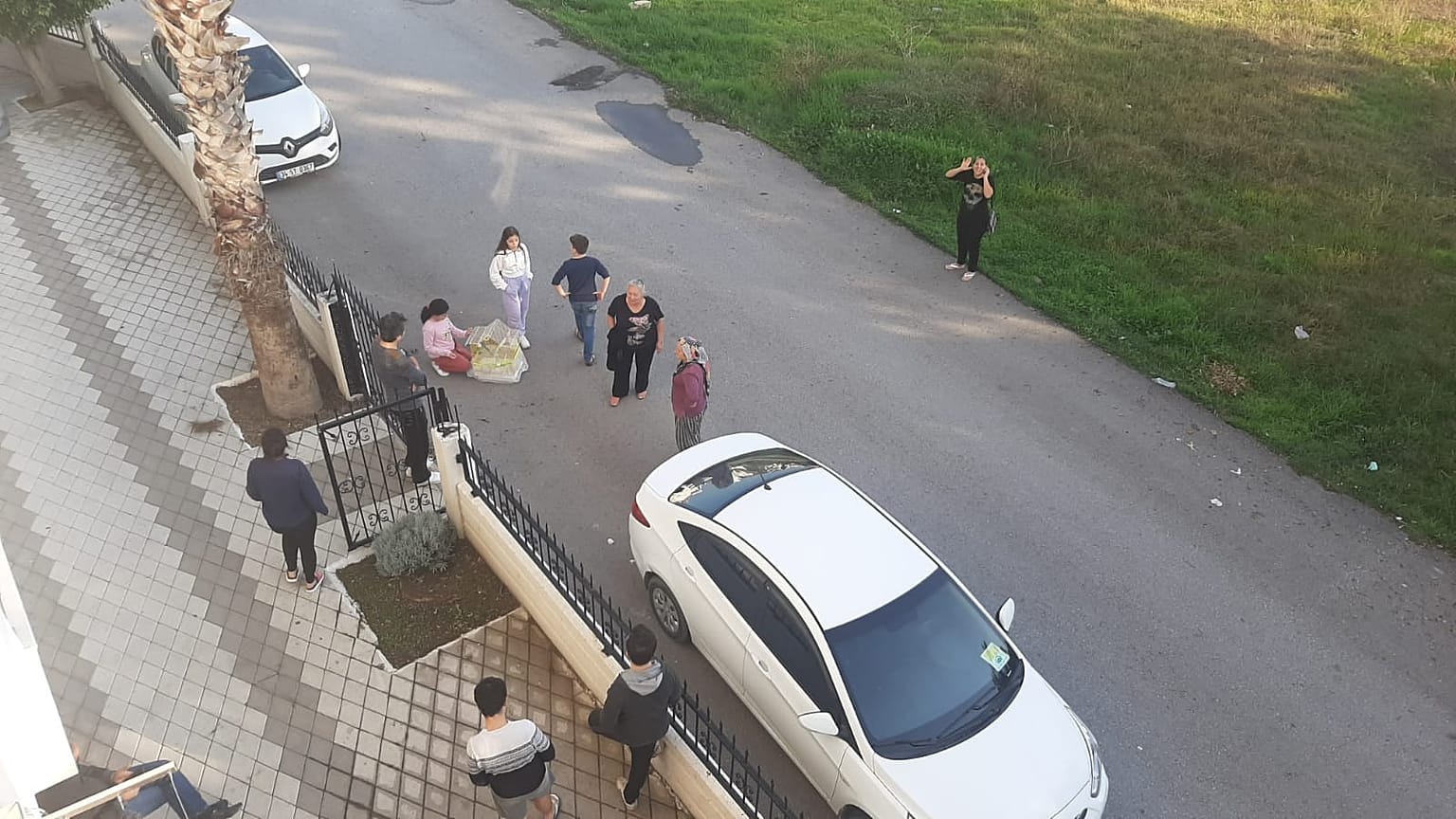 Antalya'nın Gazipaşa ilçesi açıklarında 5,2 büyüklüğünde meydana gelen deprem, paniğe neden oldu.