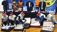 Endonezya'da rüşvet operasyonunda ele geçirilen paralar