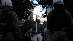 Διαδηλωτές συμμετέχουν σε παράσταση διαμαρτυρίας στο πλαίσιο των δράσεων για την επέτειο της δολοφονίας του δεκαπεντάχρονου Αλέξη Γρηγορόπουλο