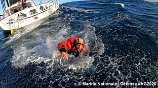 Kevin Escoffier recuperado pela Marinha Francesa