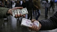 دستفروشی دلار در بازار تهران