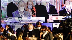 Auch Journalisten im Bukarester Hauptquartier der Regierungspartei PNL fehlte in der Wahlnacht noch der Durchblick 