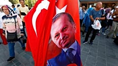 فروش پرچم ترکیه با تصویر رجب طیب اردوغان در استانبول