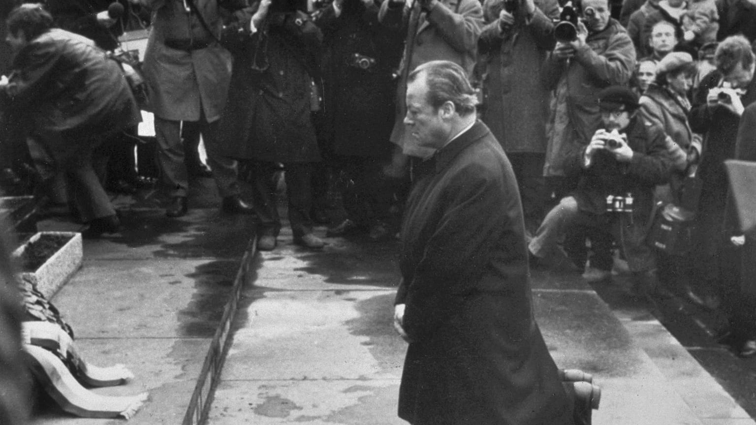 Willy Brandts Kniefall in Warschau am 7. Dezember 1970 