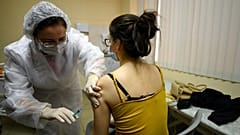 Zwischen "nicht nötig" und Begeisterung: Covid-19-Impfstart in Russland