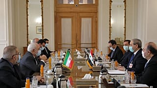 المقداد خلال زيارته لطهران