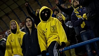 مشجعو نادي بيطار القدس خلال مباراة ناديهم أمام ماكابي أم الفحم في القدس. 2013/01/29