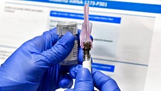 Reino Unido dá início ao processo de vacinação
